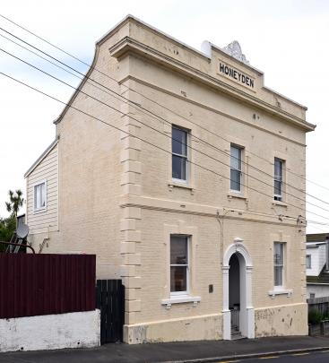 Honeyden, 1 Macnee St.