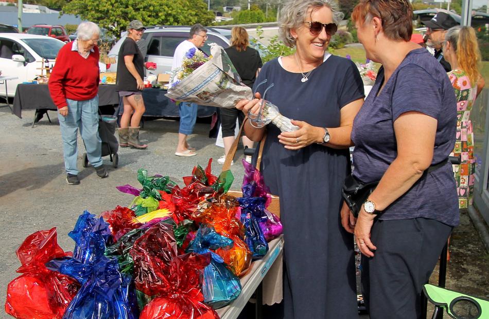 Sue Tuhou (left) and Rae Burgers chat over Mrs Burger’s gifts and crafts.
