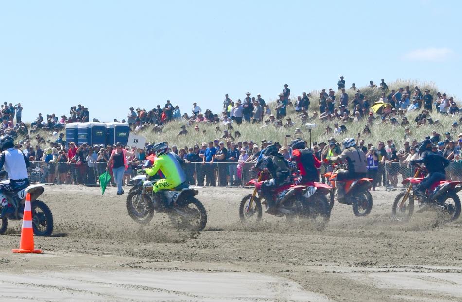 The field is off in a bike race at Oreti Beach yesterday. PHOTOS: DAVE LOUDON