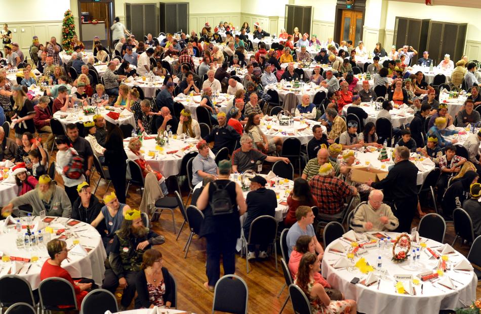 The tables fill as dinner time approaches.
