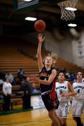 Otago basketballer Nicole Ruske takes it to the hoop while playing for the Eagles.