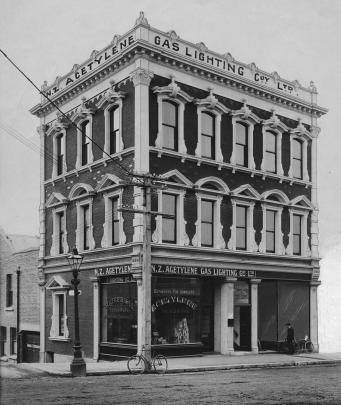 Acetylene Buildings, in 1910. Stuart St, Dunedin. Photo from collection of Toitu-Otago Settlers...