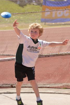 Jackson Shaw, of Ariki, takes part in the grade 7 boys discus.