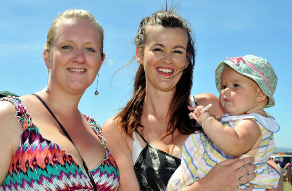 Jade Melville, Sarah Donnelly and Clover Amoroa (8 months).