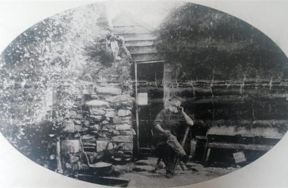 Hugh McEwan built the first picnic site at Black Gully. He lived there for 40 years until 1925.