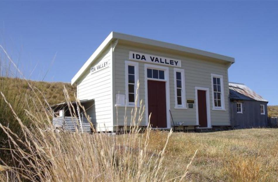 Mt Ida Railway Station Hut.