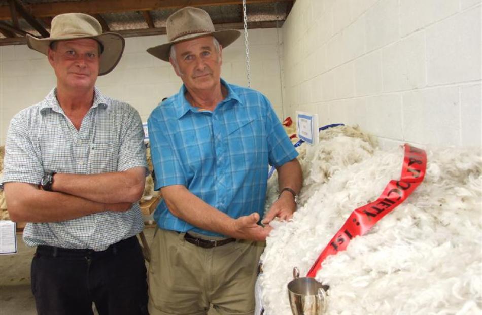 Hamish Johnson, of Roxburgh, and Kent Blackler, of Knobby Range, with Mr Blackler's prize winning...