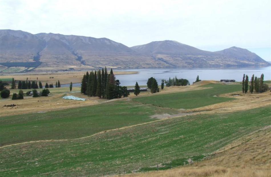 The buildings at Lake Ohau Station.