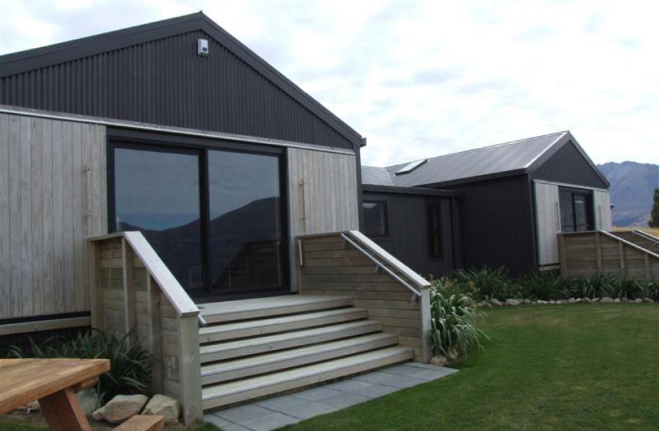 The Lake Ohau Quarters provides self catering accommodation sleeping up to 24 people.