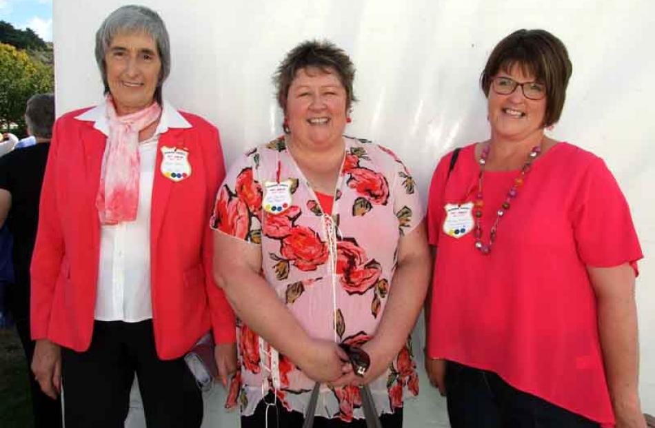 Dawn Bain of Millers Flat, Lynn MacLean of Mataura, and Sharon McCaw of Palmerston.