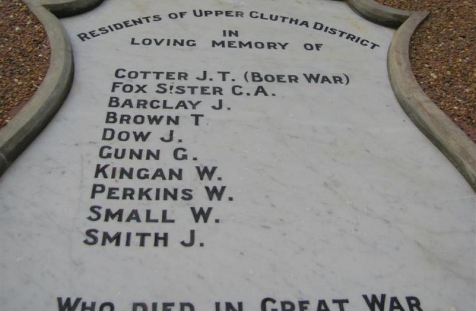 The name T. Brown, on the Wanaka war memorial,  is baffling World War 1 researchers.