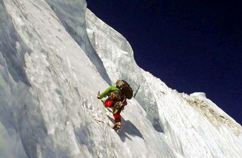 Scott Scheele climbing Anidesha Chuli.