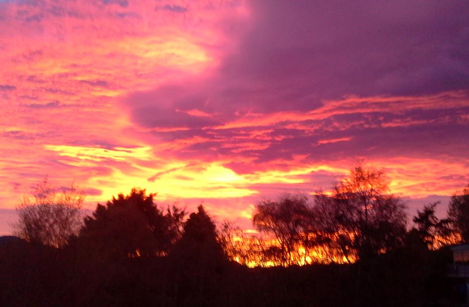 Sunrise from Mornington. Photo by kberry.