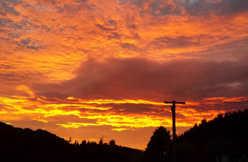 This morning's sunrise from Chainhill/Fairfield. Photo by Dianne Nicolaou
