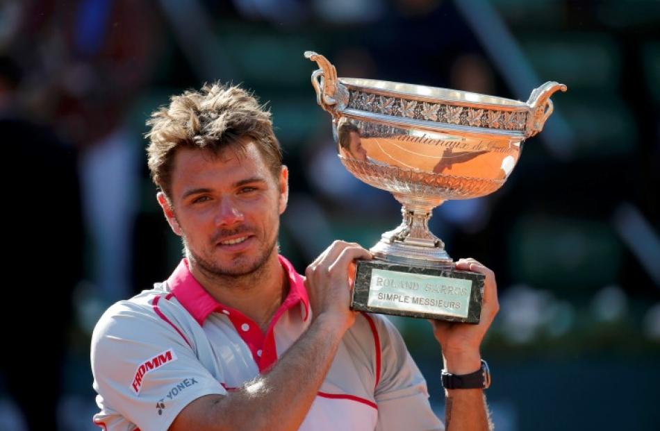 Stan Wawrinka poses during the trophy presentation ceremony after the match. Photo Reuters