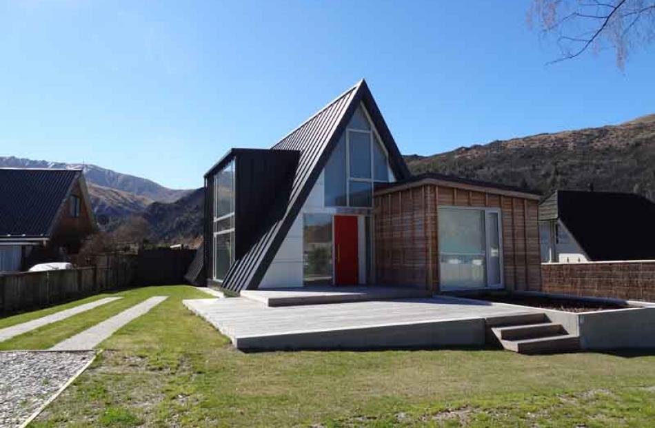 ''A celebration of an iconic form.'' Arrowtown house. By McCulloch Architects.