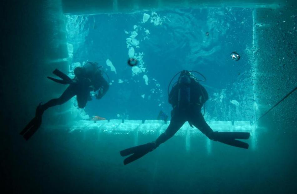 Divers make their way to the surface at Lake Alta, high on the Remarkables.