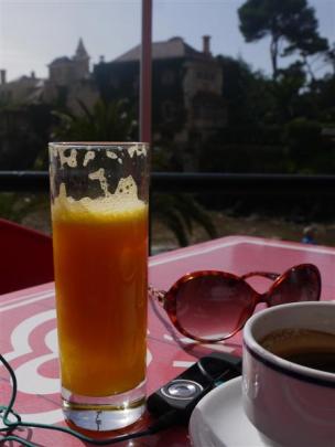 Freshly squeezed orange juice, a strong coffee, music and a view of the Cascais historic area...