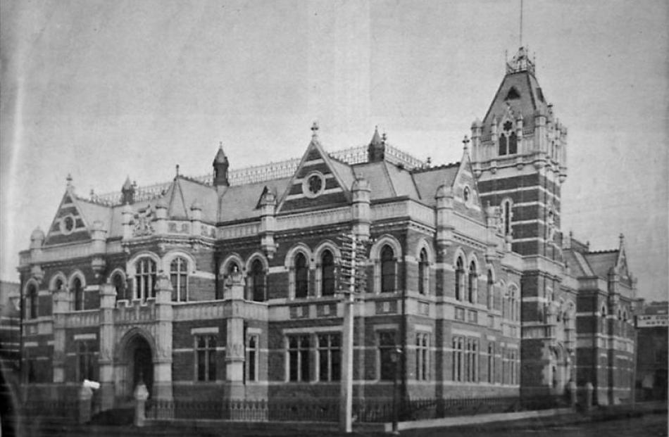 The Law Courts in 1902 just on the point of being handed over by the contractors.