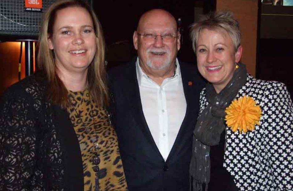 Guest speaker Sir Ray Avery, of Auckland, with Liz Perkins (left) and Amy Scott, both of Alexandra.