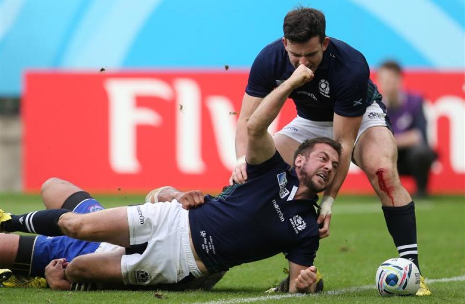 Greg Laidlaw scores the decisive try which saw Scotland edge Samoa 36-33. Photo: Reuters