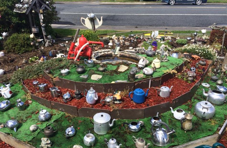 It is nearly time for Mr Renwick to bring out his ''summer''  teapots. In the meantime the more...