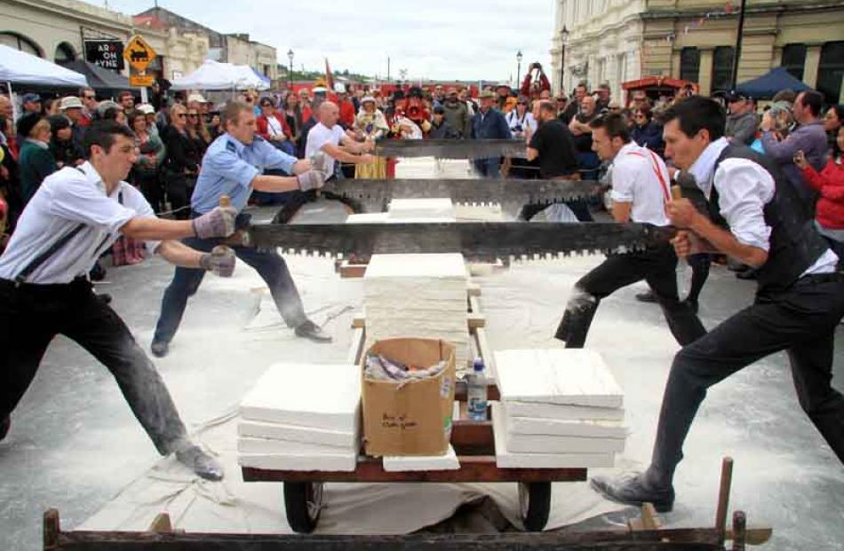 Wayne Sandbrook of Whanganui, and Daniel Gray of Blenheim, compete in the Parkside World Stone...