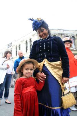 Ariyana (4) and Nelunka Ormandy, of Oamaru.