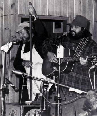 Phil Garland (on guitar) and Dave Hart. Photo: supplied