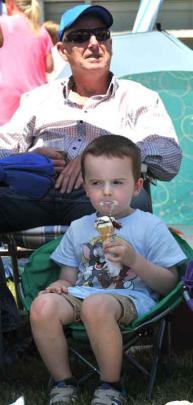 William Nicol (4) of Queenstown, and Gordon Roy of Berwick.