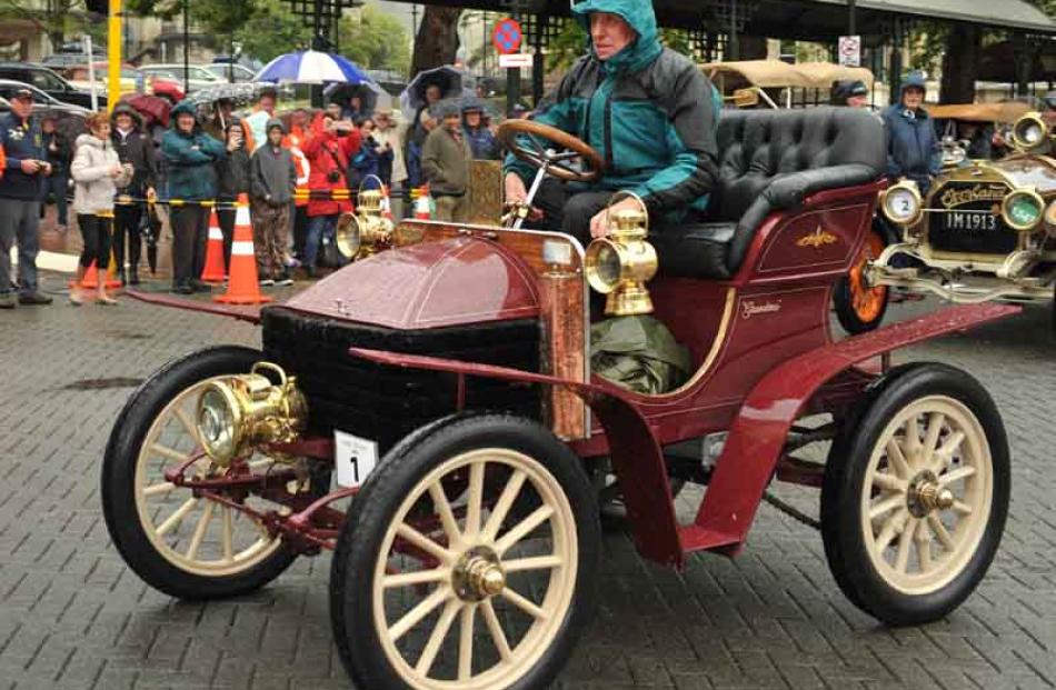 Colin Winter (4564382) in his 1900 Wolseley.