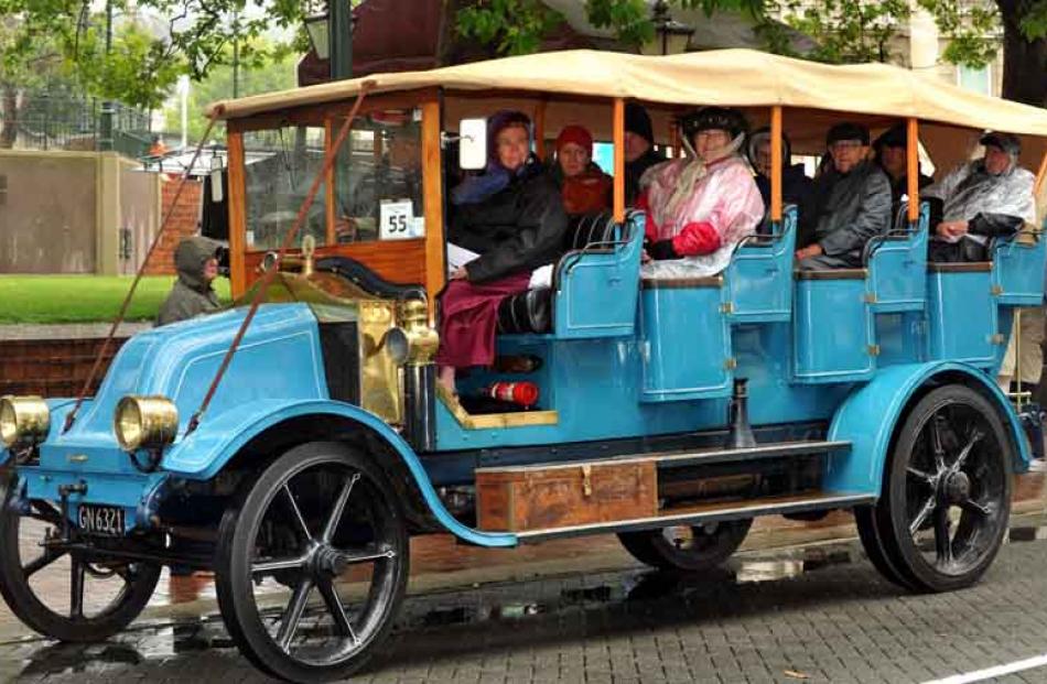 1915 Renault Charabanc 1915 of Auckland Veteran & Vintage Car Club.