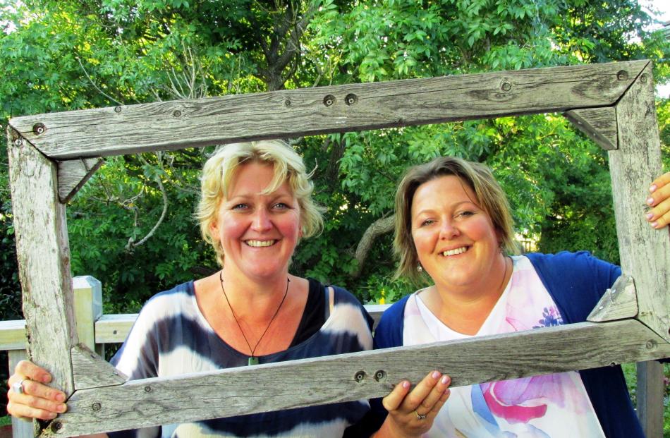 Sisters Rhonda Pringle, of Palmerston, and Vicky McCallum, of Dipton. Photo by Lois Davis.