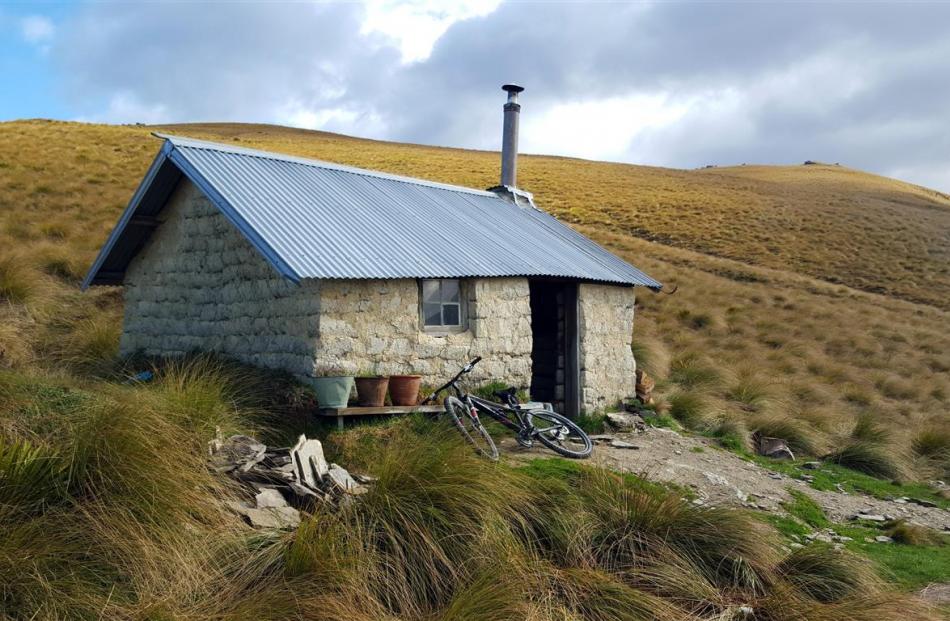 The Chinese-built sod hut on the Welcome Rock trail.