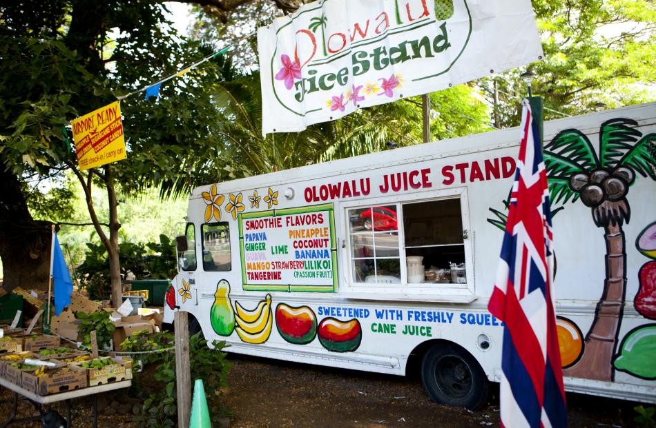 A roadside tropical juice and smoothie stand on Maui.  PHOTO: HAWAII TOURISM AUTHORITY/DANA EDMUNDS