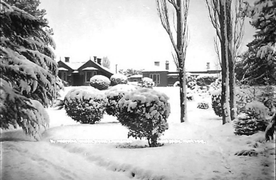 he old Tuapeka Hospital, built in 1861, under snow in Lawrence, circa 1912. Photo by Muir and...