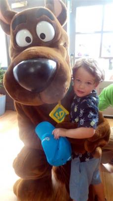 Baxter meets Scooby Doo at Movie World.