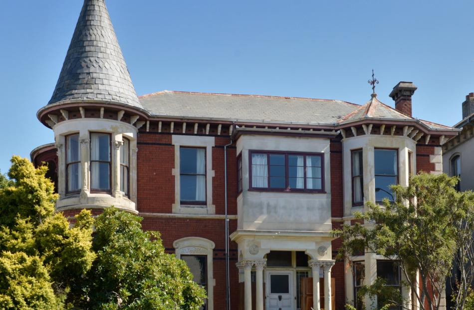 From the 1880s on, several Dunedin doctors built substantial homes and surgeries in Pitt St,...