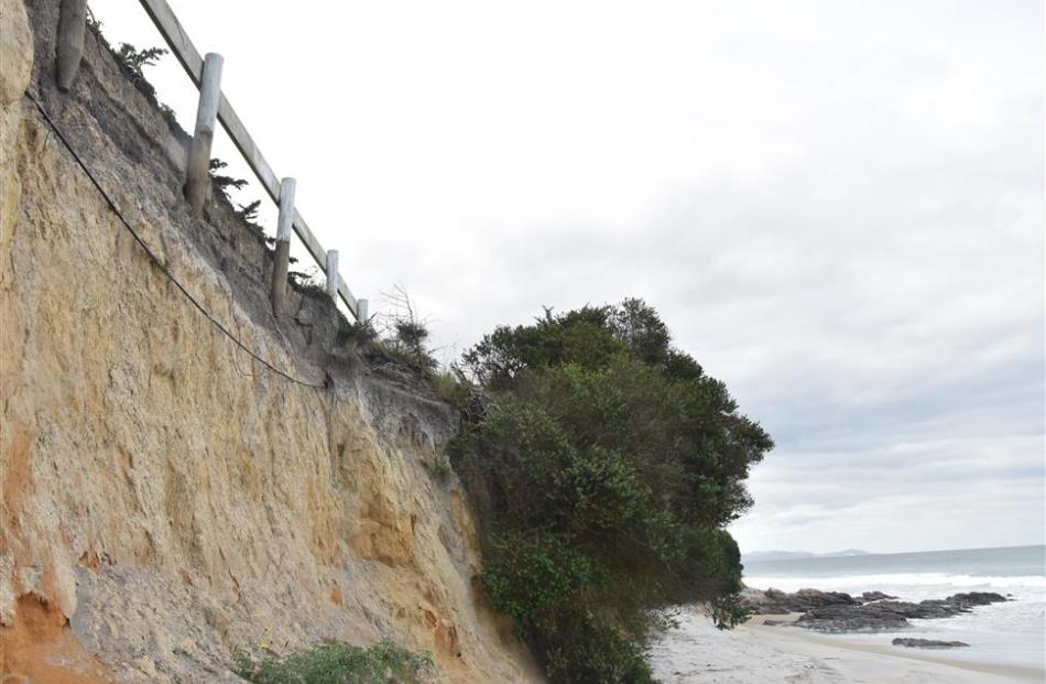 Erosion along Taieri Mouth Rd.