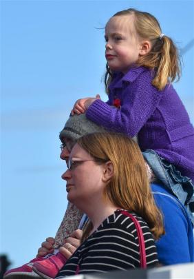 Jessica Edwards (5) sits on the shoulders of her father Michael Edwards,  as her mother Susan ...