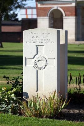 Jolly's grave at the Cite Bonjean Military Cemetery.