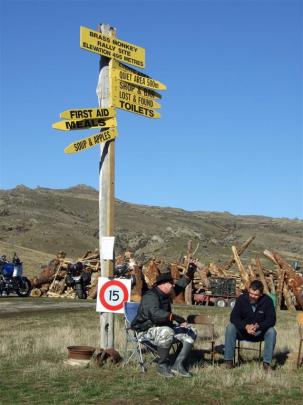 Cliff White (left), of Christchurch, and Geoff Rooney, of Nelson, catch up under the rally...