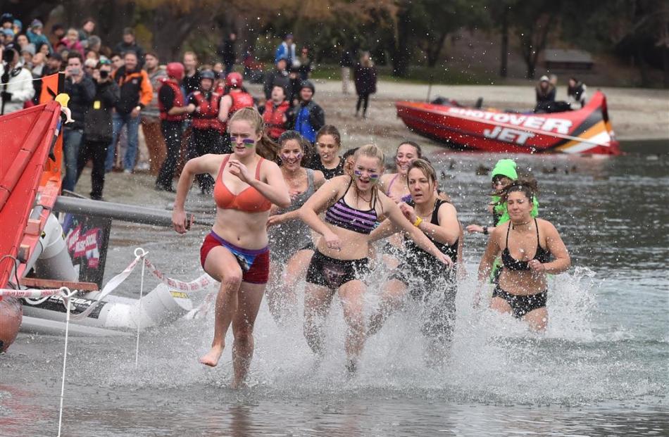 A women’s heat takes to Lake Wakatipu during the Undy 500 race yesterday, part of the Queenstown...