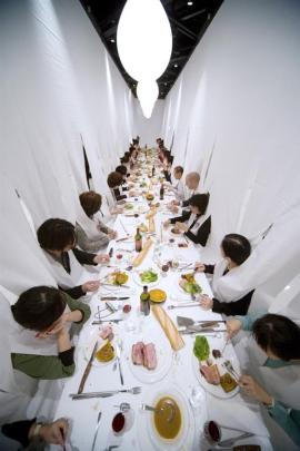 Marije Vogelzang designed a Christmas project in which instead of the tablecloth hanging from the...