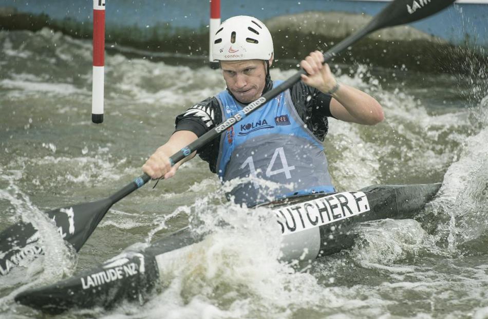 Finn Butcher goes as quickly as he can through the gates at the under-23 canoe slalom world...