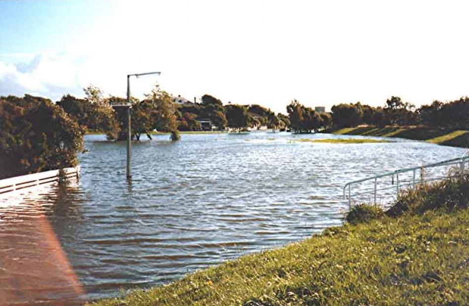 Stormwater ponds in Gladstone Tce, Invercargill, on Friday 27 Jan 1984. Photo by Aaron Fox.