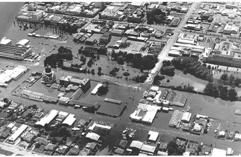 Otepuni Stream floods downtown Invercargill. Tay St at top.