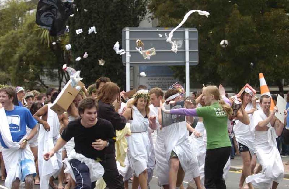 Litter-throwing was a feature of the parade.