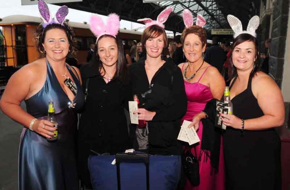 Justine Lowry, Suze Ferry, Jodi McGlashan, Anne Kiel and Wendy Harrison.