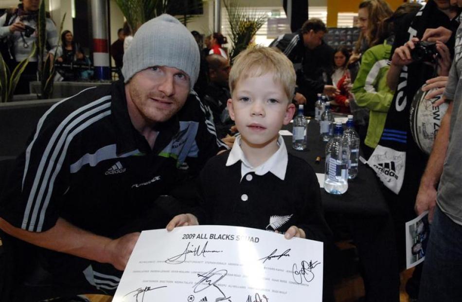 Ryan Facer (6) displays his card of signatures with All Black flanker Adam Thomson.